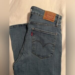 Levi’s 725 High Rise Bootcut Jeans